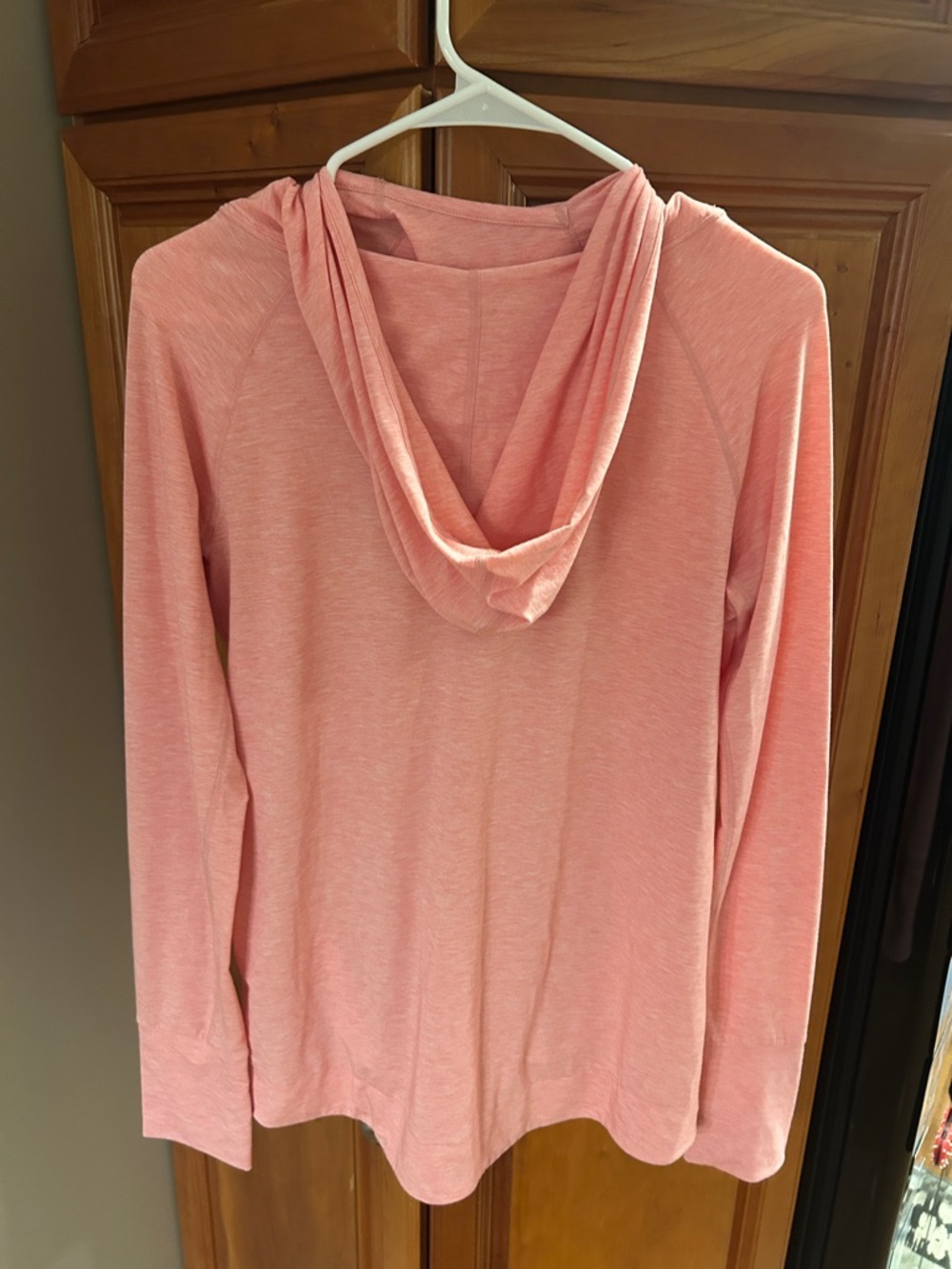 GapFit Light orange/coral Hooded Pullover Top w/ thumb holes, front pouch,medium - Picture 6 of 6